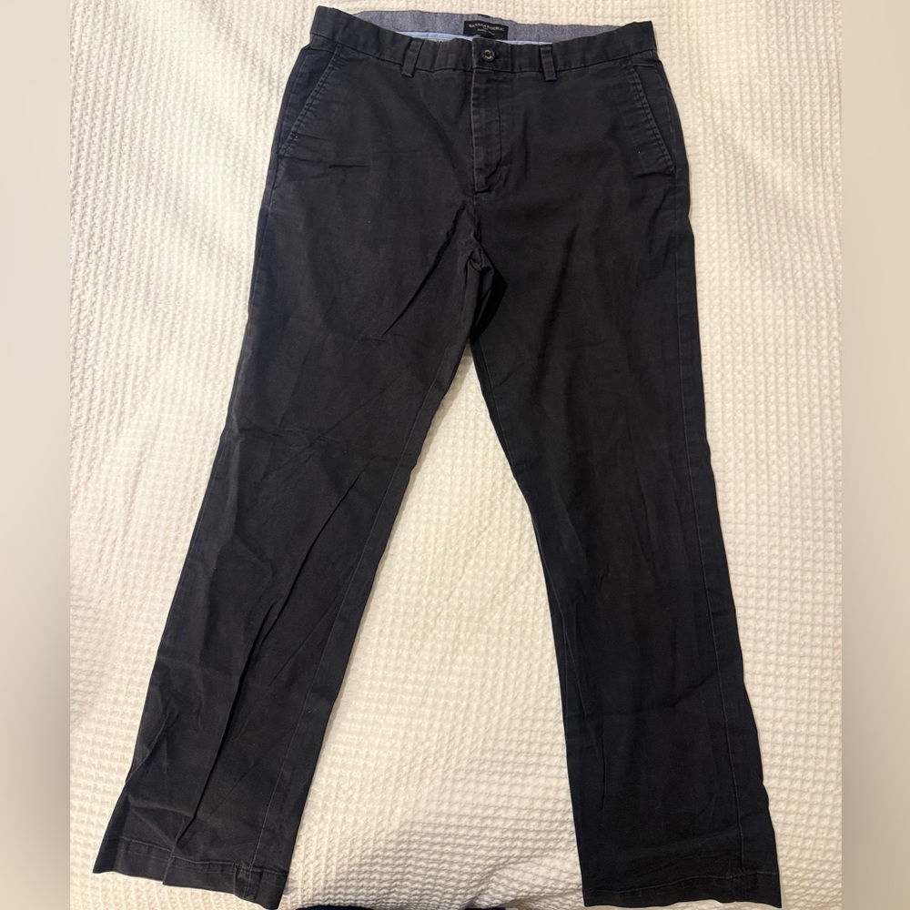 35x32 Banana Republic Men's Dark Gray / Black Chinos 97% Cotton